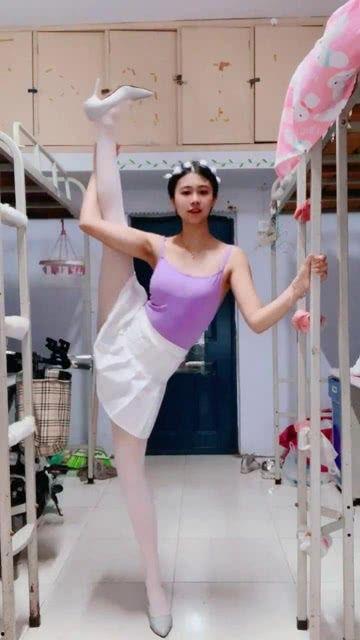 国产艺校妹子在线视频,青春风采绽放网络舞台  第1张